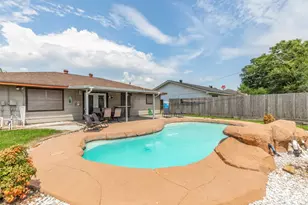215 N 37th St, Nederland, TX 77627 - Photo 12