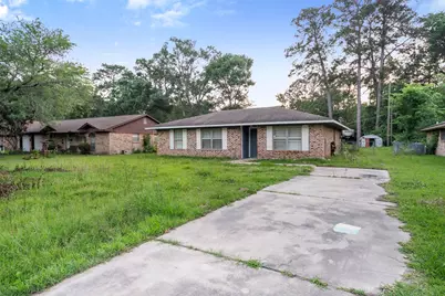 1204 Crescent Boulevard, Cleveland, TX 77327 - Photo 2