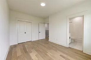 933 E 40 1/2 St St, Houston, TX 77022 - Photo 16