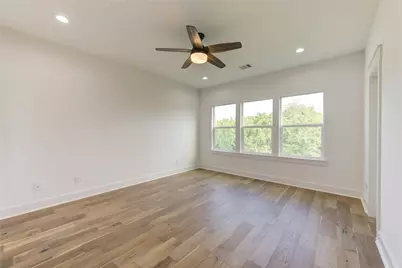 933 E 40 1/2 St Street, Houston, TX 77022 - Photo 12