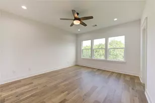 933 E 40 1/2 St St, Houston, TX 77022 - Photo 12