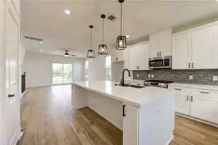 933 E 40 1/2 St St, Houston, TX 77022 - Photo 10