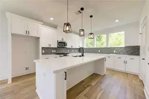 933 E 40 1/2 St St, Houston, TX 77022 - Photo 8