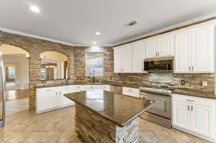 11 S Bendrook Loop, Conroe, TX 77384 - Photo 4