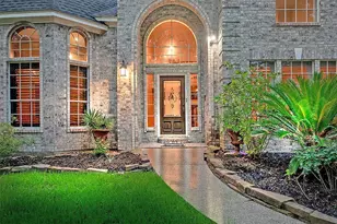 70 N Skyflower Ct, The Woodlands, TX 77381 - Photo 2