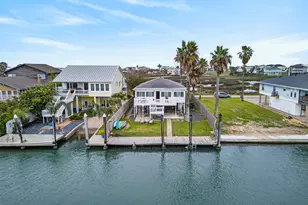 906 91st St, Galveston, TX 77554 - Photo 1