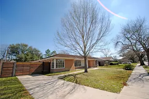 10615 Atwell Dr, Houston, TX 77096 - Photo 2