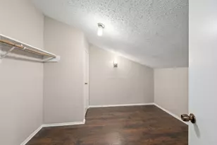 6313 Peacock Hills Dr, Houston, TX 77035 - Photo 14