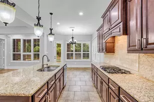 107 N Almondell Cir, The Woodlands, TX 77354 - Photo 12