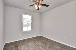 9826 Laurel Lake Dr, Conroe, TX 77384 - Photo 6