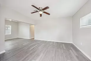 710 E Magnolia St, Angleton, TX 77515 - Photo 2
