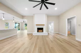 1328 Greenbriar Dr, Huntsville, TX 77340 - Photo 8