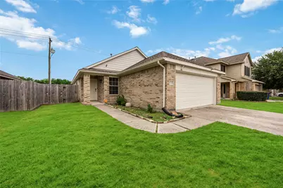 8426 Bay Run Avenue, Baytown, TX 77521 - Photo 2