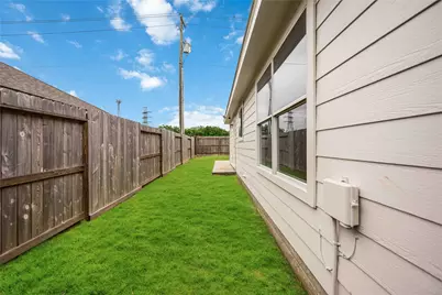 8426 Bay Run Avenue, Baytown, TX 77521 - Photo 32