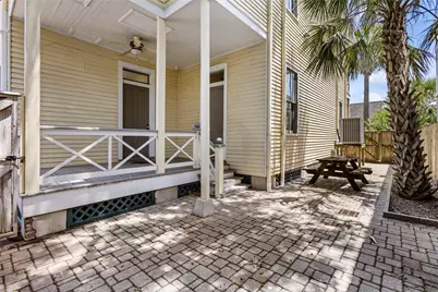 2002 Ave K, Galveston, TX 77550 - Photo 32