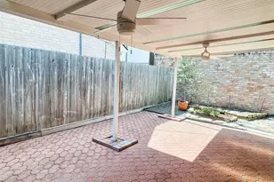 9807 Oak Point Dr, Houston, TX 77055 - Photo 46