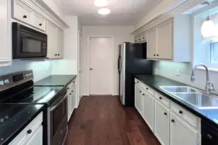 9807 Oak Point Dr, Houston, TX 77055 - Photo 22