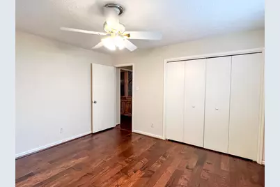 9807 Oak Point Drive, Houston, TX 77055 - Photo 32