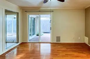 9807 Oak Point Dr, Houston, TX 77055 - Photo 36