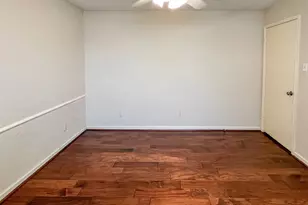 9807 Oak Point Dr, Houston, TX 77055 - Photo 32