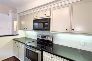 9807 Oak Point Dr, Houston, TX 77055 - Photo 24