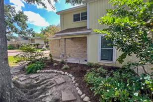 9807 Oak Point Dr, Houston, TX 77055 - Photo 4