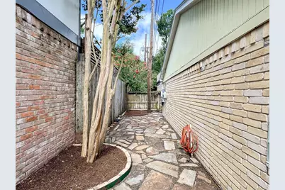 9807 Oak Point Drive, Houston, TX 77055 - Photo 48