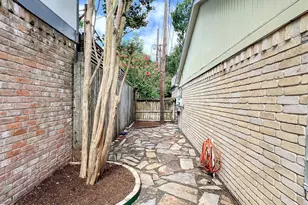 9807 Oak Point Dr, Houston, TX 77055 - Photo 48
