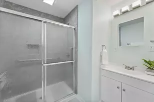 216 N Shady Oaks St, Lake Jackson, TX 77566 - Photo 24