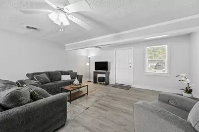 216 N Shady Oaks Street, Lake Jackson, TX 77566 - Photo 8