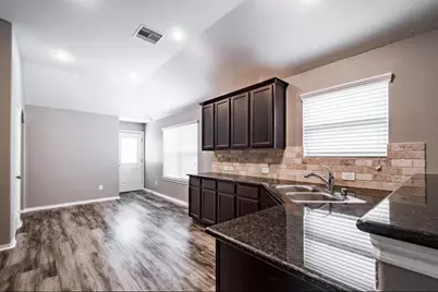 8314 Broadleaf Avenue, Baytown, TX 77521 - Photo 10