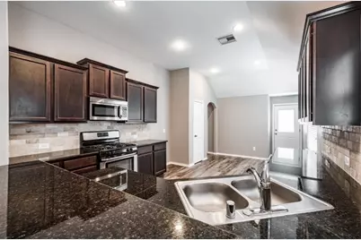 8314 Broadleaf Avenue, Baytown, TX 77521 - Photo 8