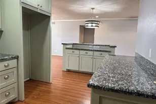 7209 Sycamore Dr, Galveston, TX 77551 - Photo 10