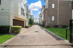 2716 Sherwin St, Houston, TX 77007 - Photo 2