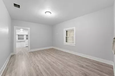 811 W Broad Street, Freeport, TX 77541 - Photo 10