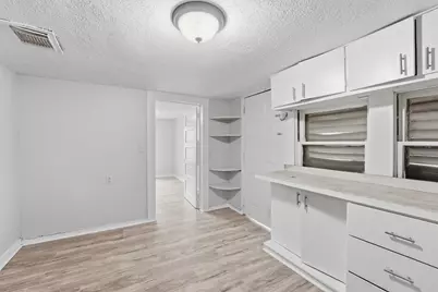 811 W Broad Street, Freeport, TX 77541 - Photo 22