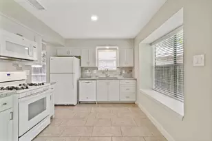 69 Fallshire Dr, The Woodlands, TX 77381 - Photo 18