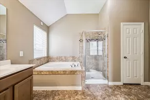 2821 Chinaberry Park Ln, League City, TX 77573 - Photo 4