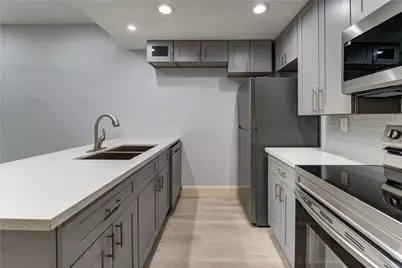 11711 Memorial Drive #534, Houston, TX 77024 - Photo 16