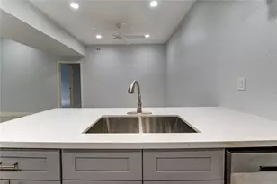 11711 Memorial Dr, Houston, TX 77024 - Photo 18