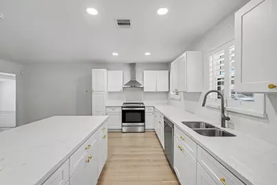 7007 Sharpview Drive, Houston, TX 77074 - Photo 6