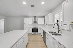 7007 Sharpview Dr, Houston, TX 77074 - Photo 6