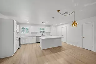 7007 Sharpview Dr, Houston, TX 77074 - Photo 4