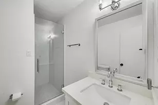 7007 Sharpview Dr, Houston, TX 77074 - Photo 12