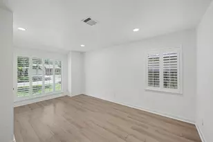 7007 Sharpview Dr, Houston, TX 77074 - Photo 10