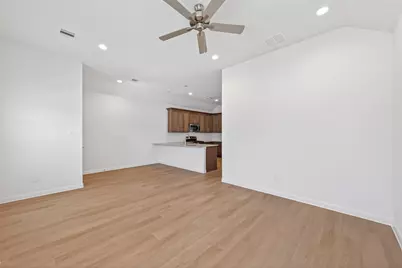 11864 E Gate Dr, Willis, TX 77318 - Photo 8