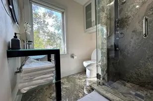 5426 Windswept Ln, Houston, TX 77056 - Photo 8