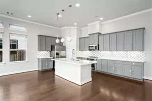 927 S Lacey Garden Loop, Houston, TX 77018 - Photo 4