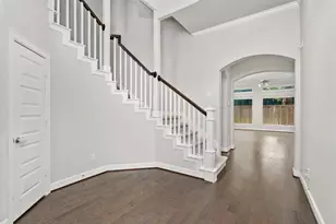 927 S Lacey Garden Loop, Houston, TX 77018 - Photo 2