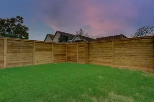211 E 33rd St, Houston, TX 77018 - Photo 20